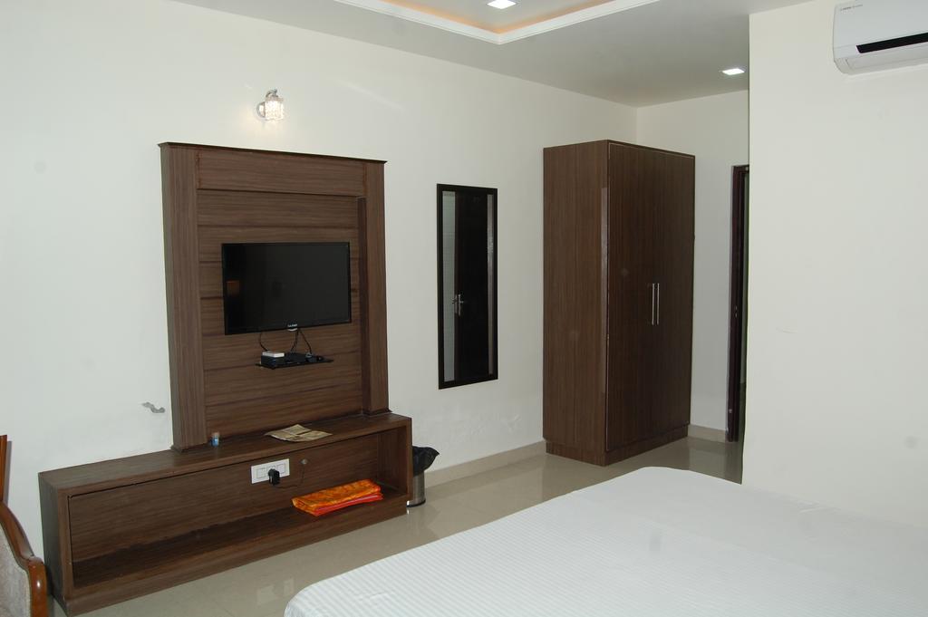 Hotel Waves Panchkula Room photo